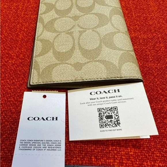 ❤️❤️❤️NWT Coach passport bag/case/cover in signature monogram canvas ❤️❤… - Picture 6 of 11